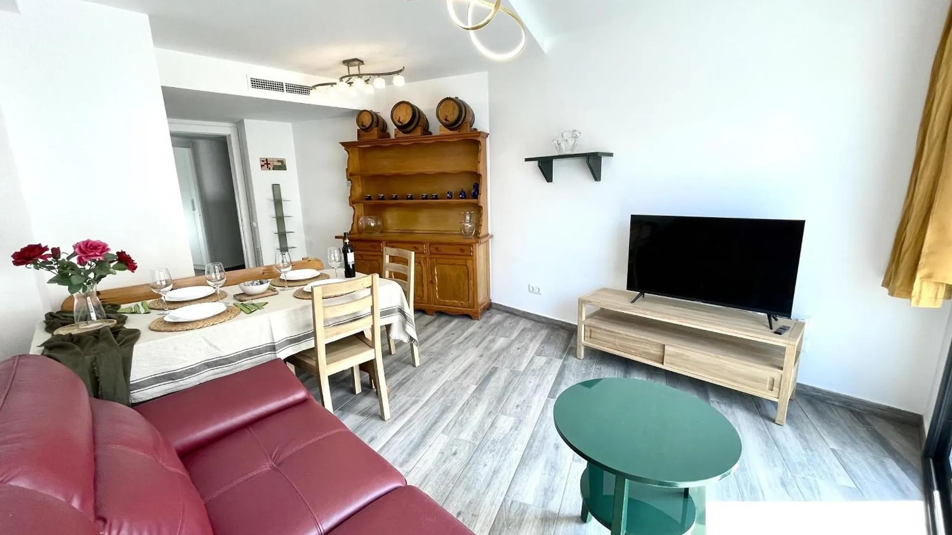 Apartamento Confortable Con Parking Privado En El Centro De Vilanova I La Geltru - Es-332-8 0*,  Spanyolország